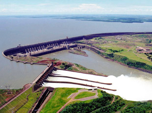 Das Itaipu-Wasserkraftwerk
