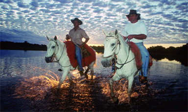 Reiten durch das Überschwemmungsland